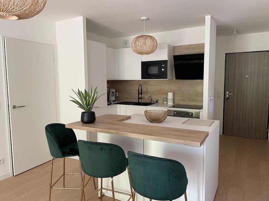 Superbe Appartement En Residence Avec Parking Le Mans Kültér fotó